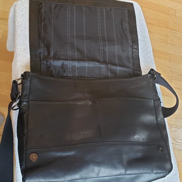 💕Kenneth Cole Reaction Busi-mess Essentials Unisex Leather Laptop/Messenger Bag - Picture 7 of 16